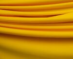 Microfibra Ramatex cor Camaro – Evelin Tecidos e Aviamentos Microfibra Ramatex camaro da Evelin Tecidos e Aviamentos – tom amarelado suave para peças vibrantes.