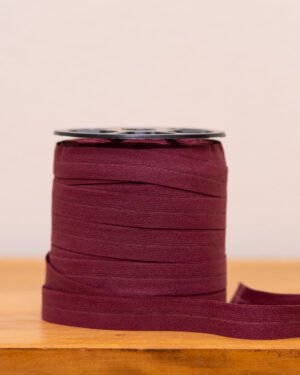 Rolo de elástico Flamboyant com 16mm de largura, na cor Sensuale (vinho ou bordô), ideal para a fabricação de lingerie.