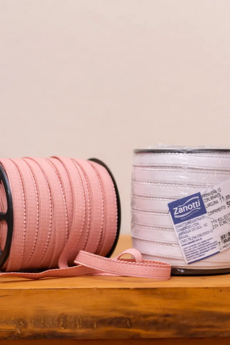Elástico de Bico Primavera 12 da Evelin Tecidos e Aviamentos – rolo com 50 metros, ideal para acabamento de lingerie.