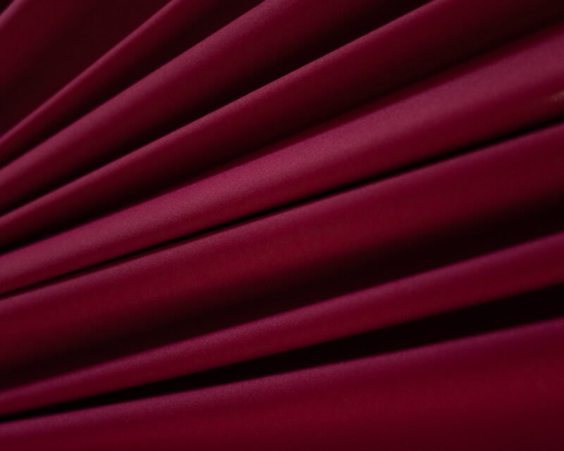 Rolo de tecido de microfibra Ramatex na cor Sensuale, com toque suave e acabamento fosco, ideal para a fabricação de lingerie, moda íntima e peças confortáveis.