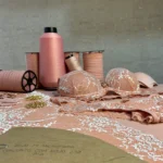 Kit Orquídea da Evelin Tecidos e Aviamentos para lingerie, com rendas, elásticos e aviamentos exclusivos.