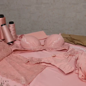 Kit Tulipa da Evelin Tecidos e Aviamentos para lingerie, com rendas, elásticos e aviamentos para confecção completa.