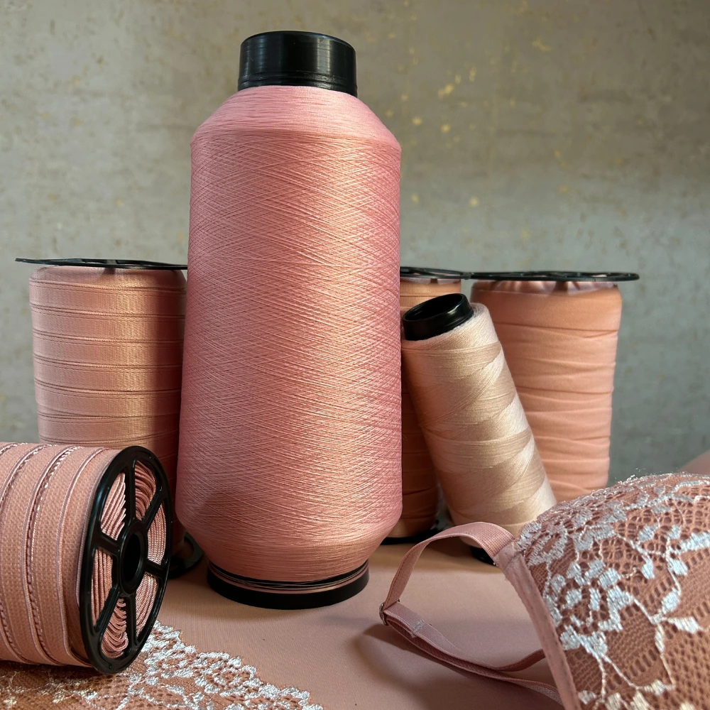 Kit Orquídea da Evelin Tecidos e Aviamentos para lingerie, com rendas, elásticos e aviamentos exclusivos.