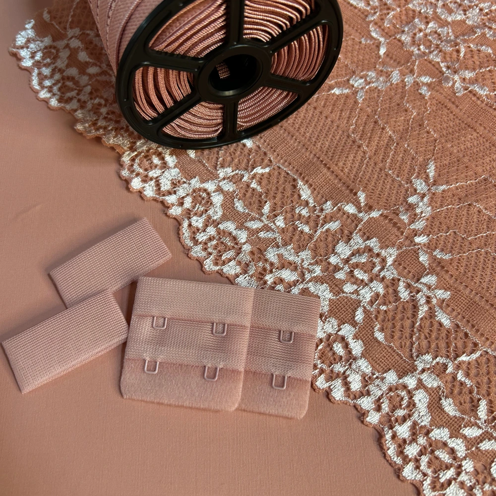 Kit Orquídea da Evelin Tecidos e Aviamentos para lingerie, com rendas, elásticos e aviamentos exclusivos.