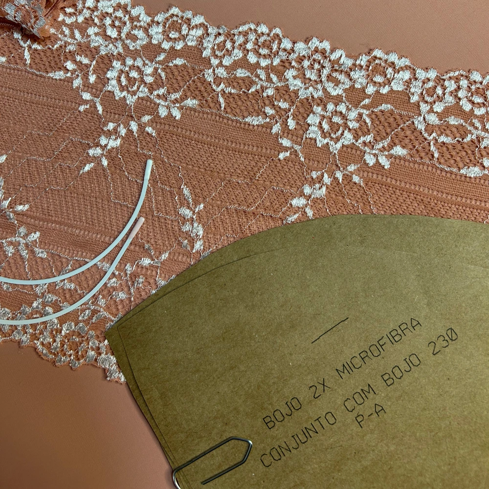 Kit Orquídea da Evelin Tecidos e Aviamentos para lingerie, com rendas, elásticos e aviamentos exclusivos.