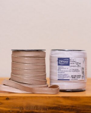 Rolo do Elástico Ipê 13 com 12,5 mm de largura, indicado para base de lingerie com sustentação e conforto.