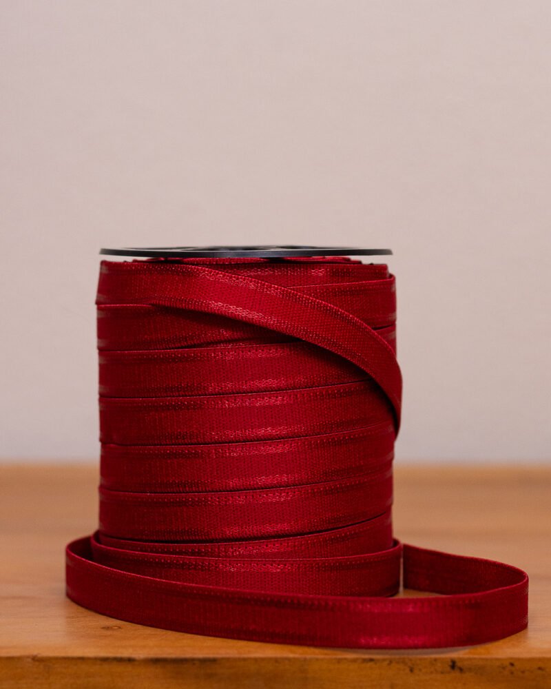 Rolo de Elástico Ipê rubi com 12,5 mm de largura, ideal para base de lingerie feminina.