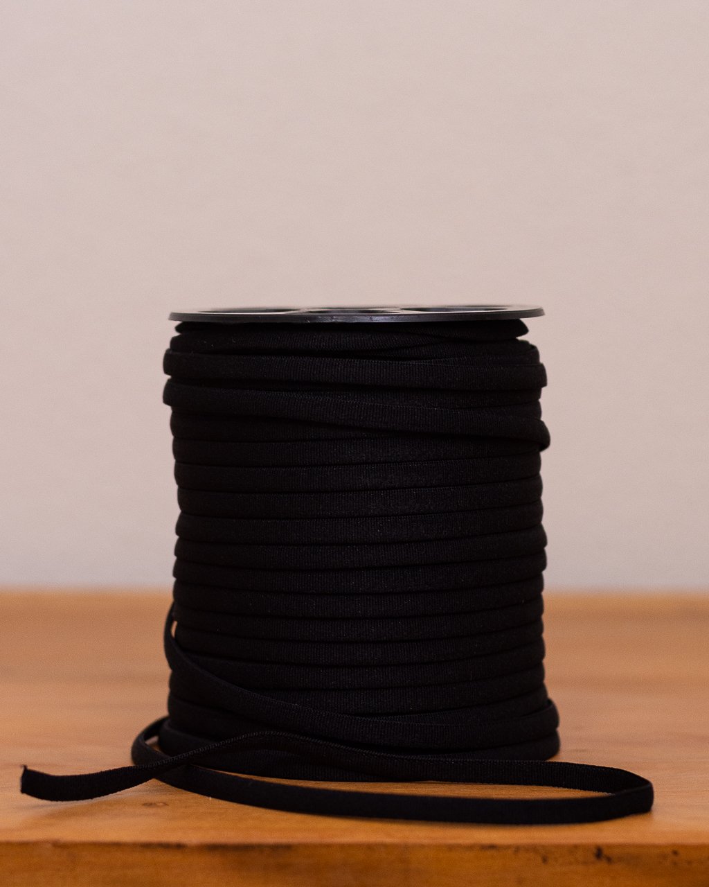 Elástico Rolote Preto – acabamento fino e resistente para lingerie