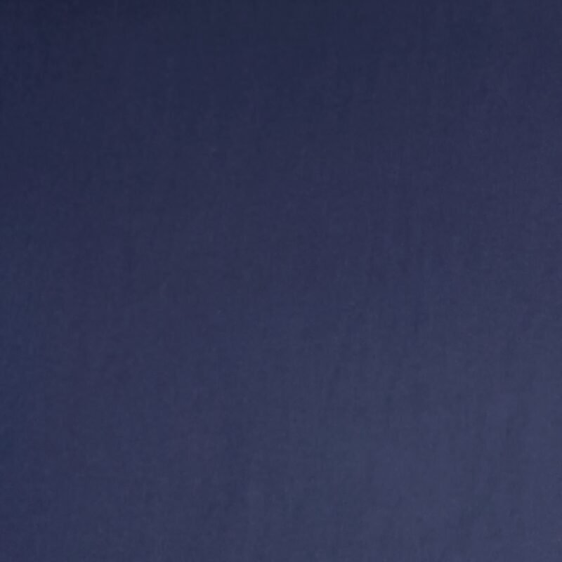 Tecido Suede Liso na cor Marinho, ideal para acabamentos sofisticados e estruturados em lingeries elegantes.