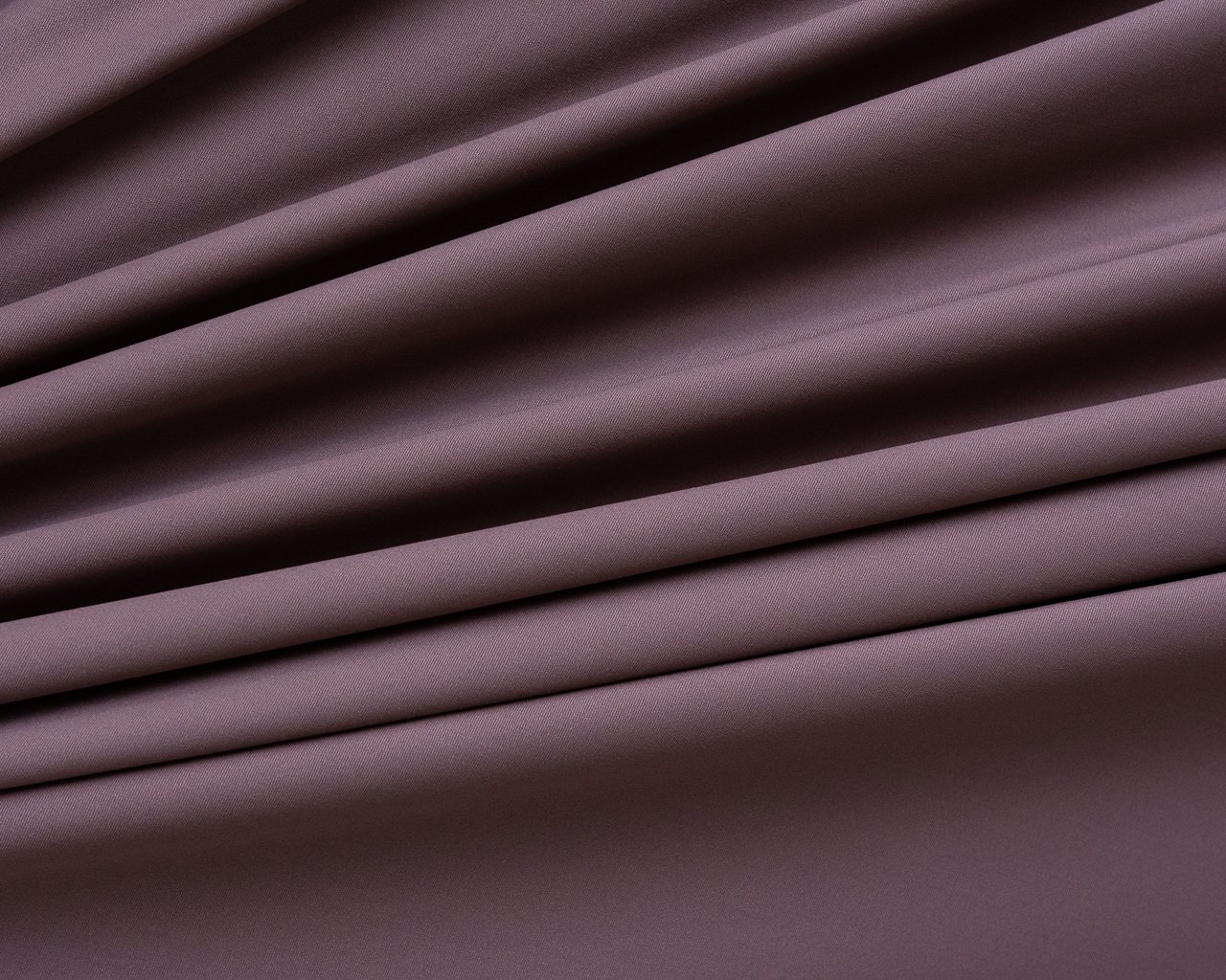 Tecido Cotton 30.1 Penteado cor Castanho, com superfície lisa e toque macio, pronto para ser utilizado em peças de lingerie. Fornecedor Evelin Tecidos e Aviamentos.