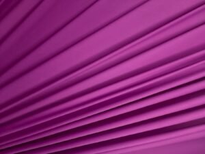 Rolo de tecido Cotton 30.1 Penteado liso na sofisticada cor Odalisca, ideal para a confecção de lingerie. Produto da Evelin Tecidos.