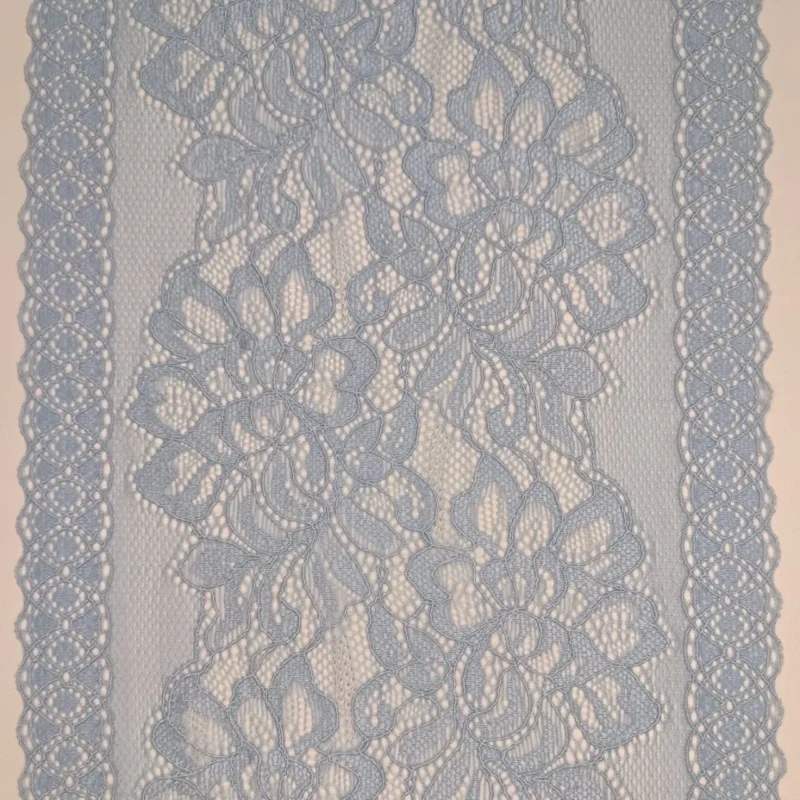 Renda Delicate 504 Frozem para lingerie, suave, elástica e com caimento uniforme.