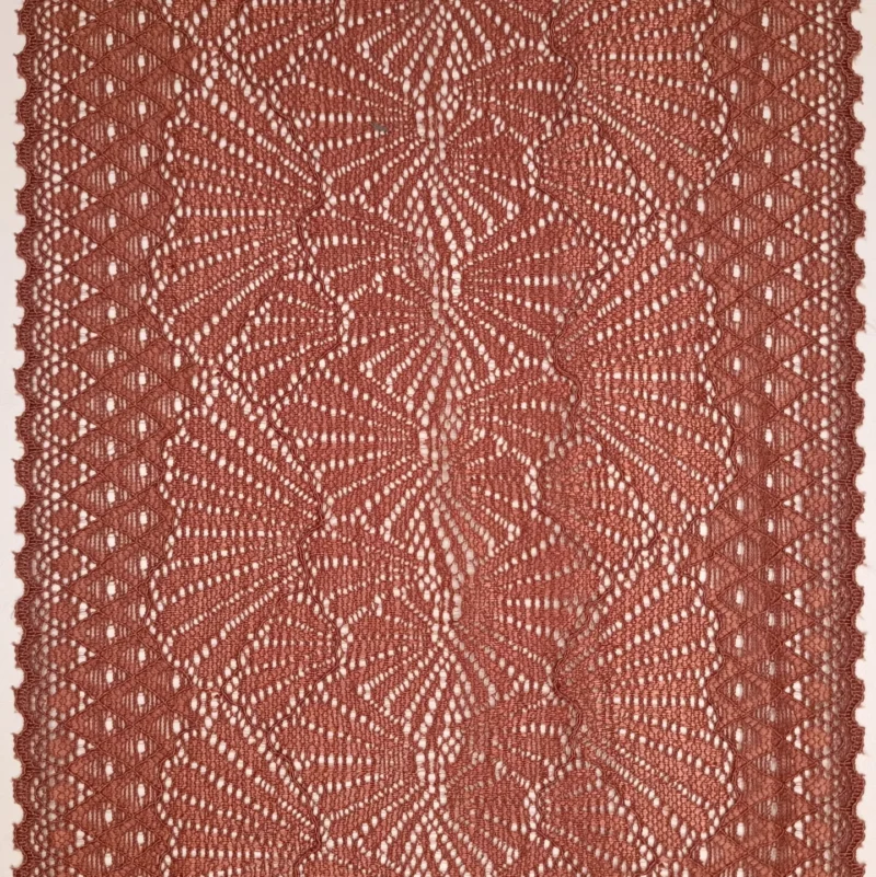 Renda Delicate 523 Bronze para lingerie, macia, elástica e com caimento uniforme.