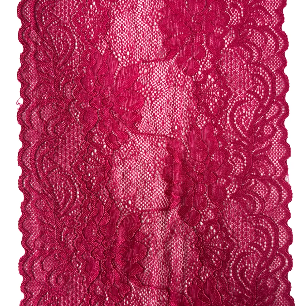Renda Evelin 119 pink com textura vibrante e acabamento macio.