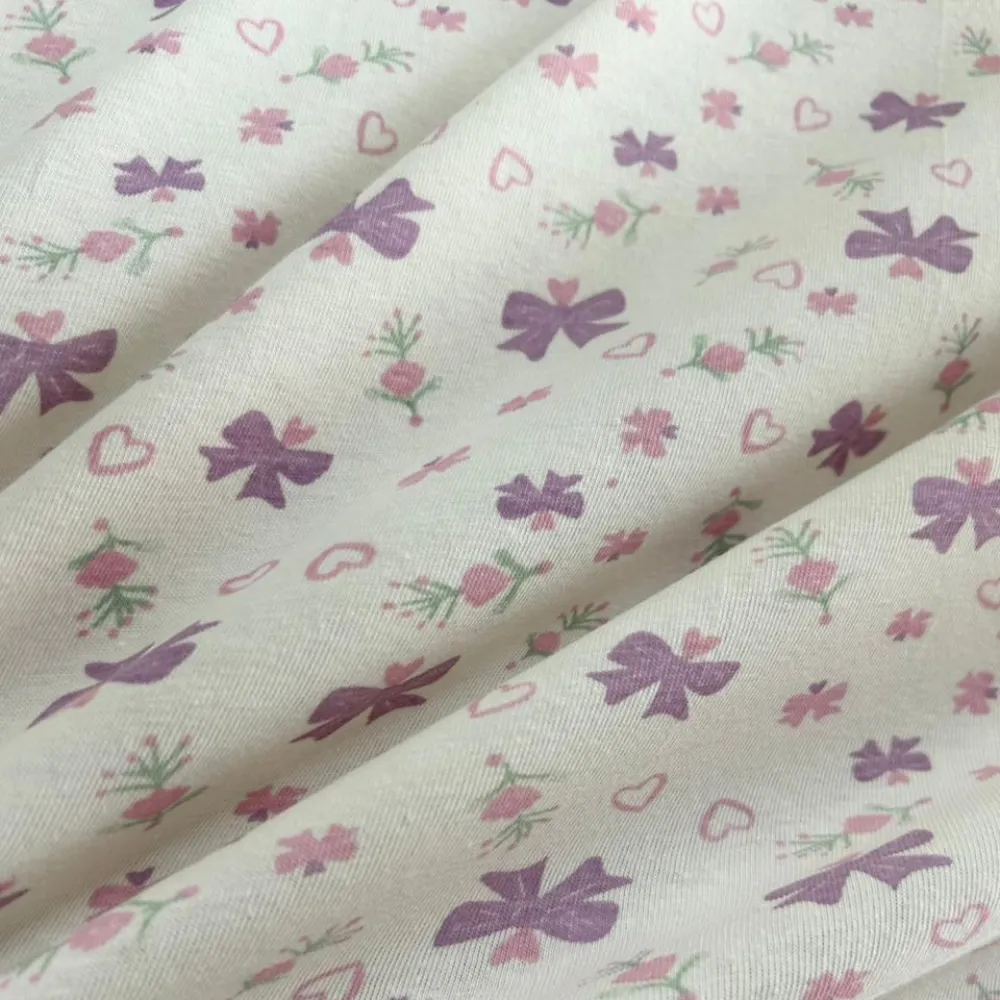 Cotton Estampado Laço Lilás Fundo Branco Evelin Tecidos e Aviamentos.