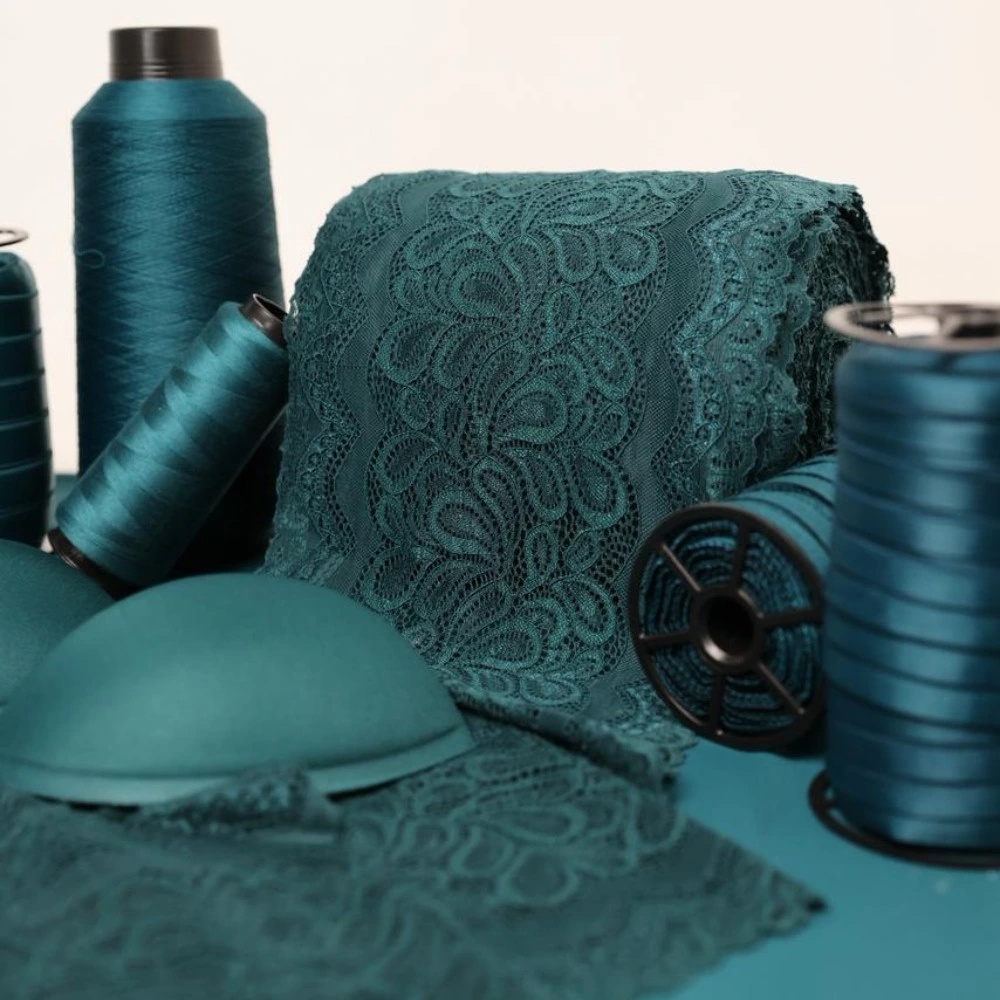 Kit de Fabricação para Lingerie cor Submarine com microfibra, renda, elásticos, bojos, aro, aviamentos e molde completo para produção de conjuntos.
