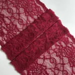 Renda para Lingerie Cor Carmim | Evelin Tecidos e Aviamentos Renda para lingerie na cor Carmim da Evelin Tecidos e Aviamentos com desenho delicado ideal para confecção de peças de moda íntima.